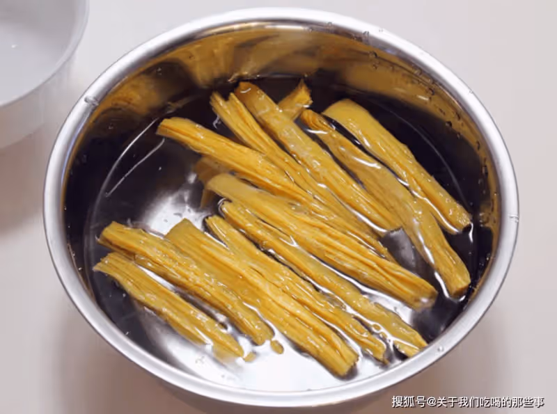 如何快速泡發腐竹?教您一個好方法,30分鐘泡好,無硬芯有韌勁