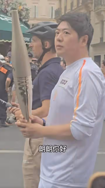 朗朗現身巴黎奧運會擔當火炬手，本人胖到不敢認，網友擔心跑不動