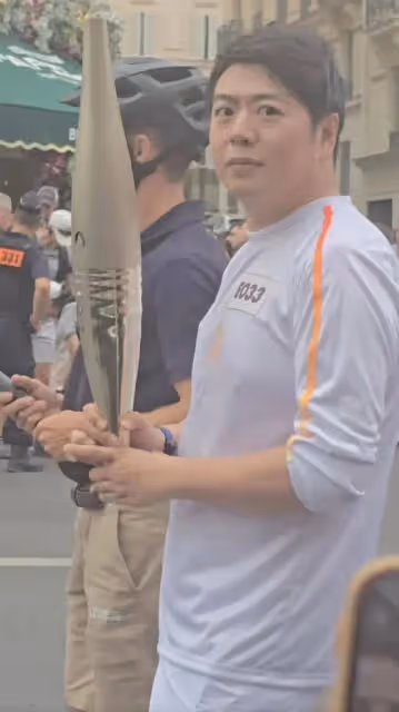朗朗現身巴黎奧運會擔當火炬手，本人胖到不敢認，網友擔心跑不動