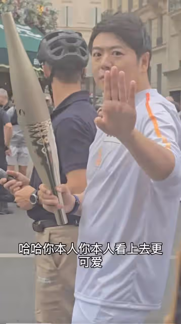 朗朗現身巴黎奧運會擔當火炬手，本人胖到不敢認，網友擔心跑不動
