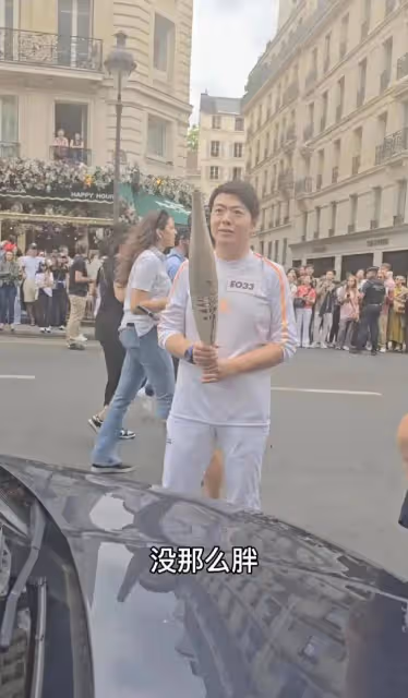 朗朗現身巴黎奧運會擔當火炬手，本人胖到不敢認，網友擔心跑不動