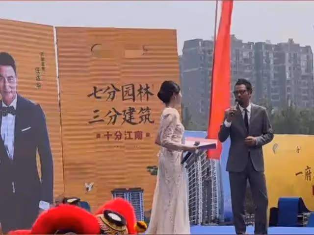任達華現身河南蘭考縣商演，安保人員穿防彈衣被指太誇張