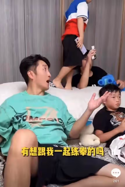 鄒市明不頂壓力，連夜發文維護3兒子！網友點破：找了個敗家老婆