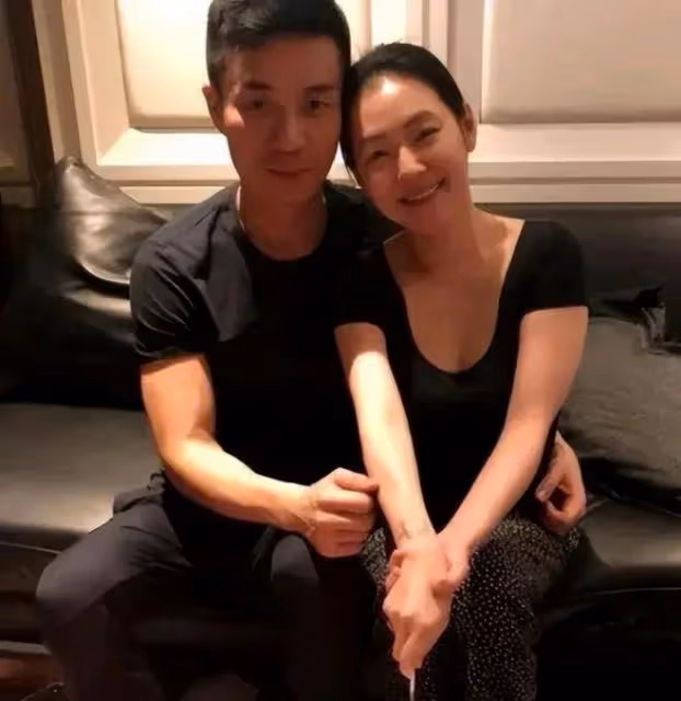吃瓜失敗!小S老公新加坡旅遊,許雅鈞沒有班味,小女兒很高很瘦