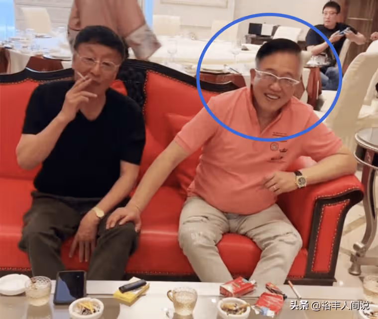 北京大佬寶慶為母親過大壽!劉惠到場太有排面,現場用工程車撒錢
