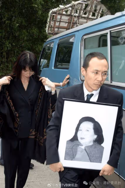 鄭裕玲胞弟激罕露面!80年代曾拍電影姊弟輪廓極相似