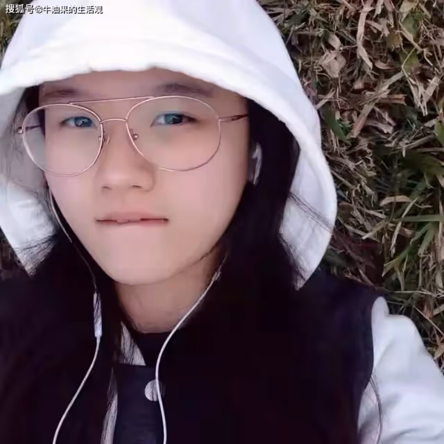 爺孫戀女主偷外賣被拍,與父親和解後被接回家,人生盡毀令人惋惜