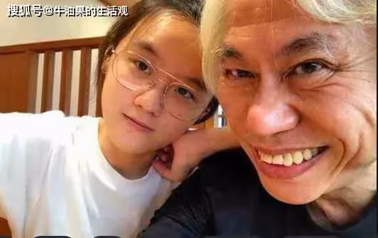 爺孫戀女主偷外賣被拍,與父親和解後被接回家,人生盡毀令人惋惜