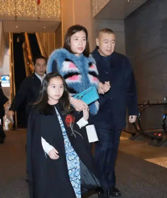 邱淑貞女兒和劉鑾雄女兒同框,22歲沈月不如16歲劉秀樺漂亮!