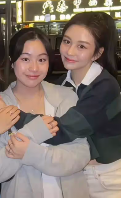 邱淑貞女兒和劉鑾雄女兒同框,22歲沈月不如16歲劉秀樺漂亮!