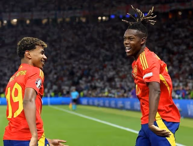 西班牙歐洲杯奪冠!2-1擊敗英格蘭,替補奇兵絕殺,亞馬爾助攻