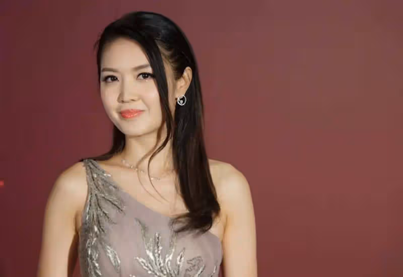 豐滿身材獲激贊!TVB知名港姐冠軍曬泳裝照,隨時保持最佳待嫁狀態