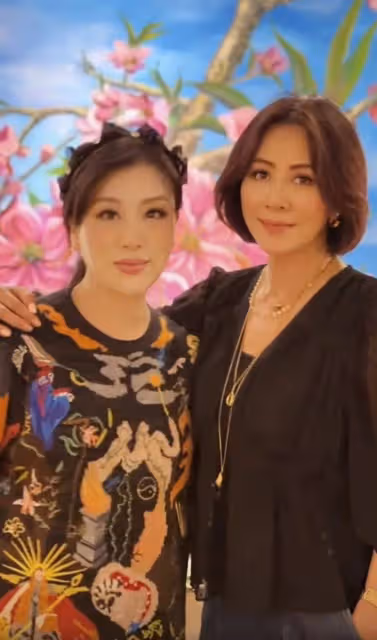 香港知名藝人獲得亞洲影帝，家裡喜鵲來報喜，老婆成旺夫之人