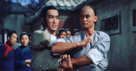 77歲老戲骨領證,曾35秒ko日本拳王,功夫比肩李小龍