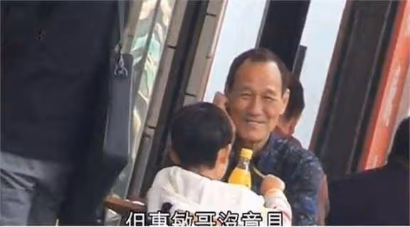 77歲老戲骨領證,曾35秒ko日本拳王,功夫比肩李小龍