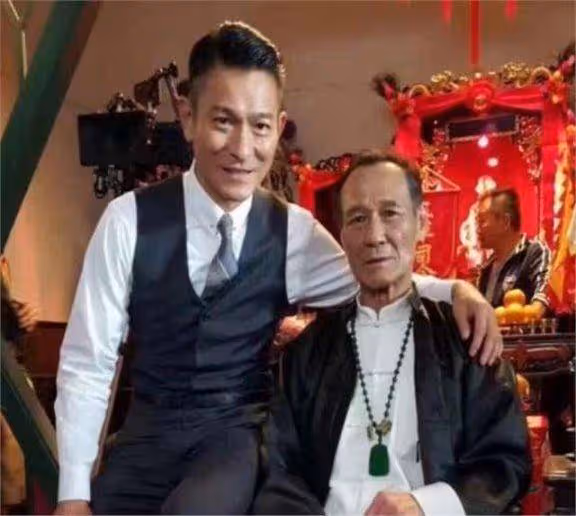 77歲老戲骨領證,曾35秒ko日本拳王,功夫比肩李小龍