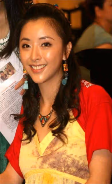 40歲黃小蕾:拒杜淳告白,倒追大張偉無果,卻38天閃婚生閃寶