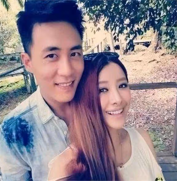 40歲黃小蕾：拒杜淳告白，倒追大張偉無果，卻38天閃婚生閃寶