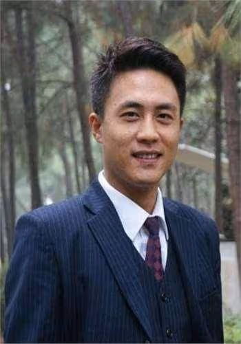 40歲黃小蕾：拒杜淳告白，倒追大張偉無果，卻38天閃婚生閃寶