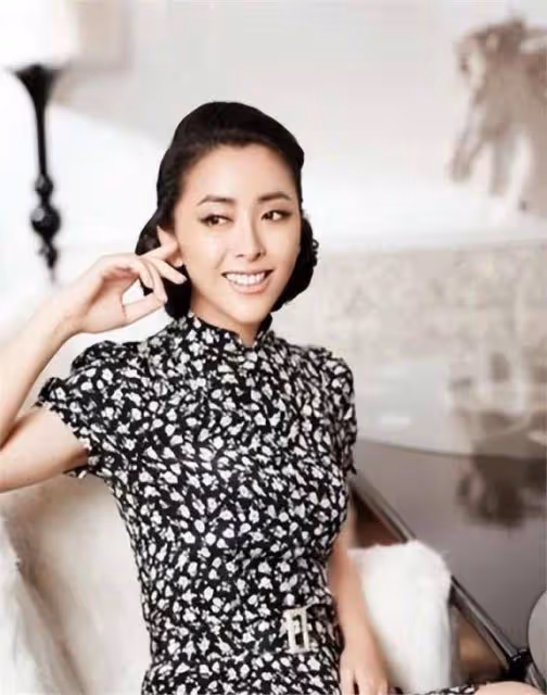 40歲黃小蕾:拒杜淳告白,倒追大張偉無果,卻38天閃婚生閃寶