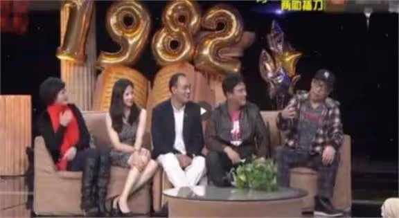 演員何政軍,這輩子只愛一人,娶初戀為妻攜手共度32年,幸福美滿