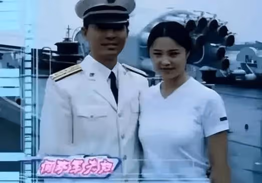 演員何政軍,這輩子只愛一人,娶初戀為妻攜手共度32年,幸福美滿