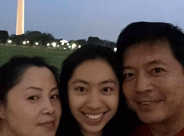 演員何政軍,這輩子只愛一人,娶初戀為妻攜手共度32年,幸福美滿