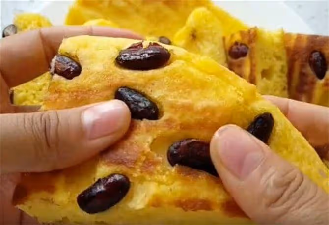 一碗玉米面，加點麵粉，開水一燙，手不沾面，10分鐘解決全家早餐