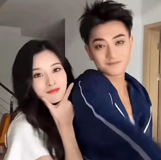 黃子韜和徐藝洋官宣戀情,他們什麼時候在一起的?