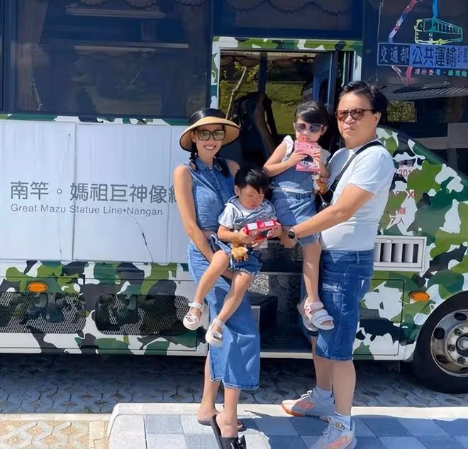 39歲劉伊心進醫院待產,63歲富豪老公準備大禮,希望母女平安
