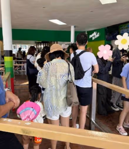 小S一家新加坡旅行,許雅鈞和小S曬夫妻合照,穿情侶鞋互動顯恩愛