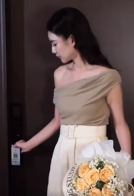 汪小菲老婆曬日常vlog,健身插花像名媛貴婦,穿睡衣拿著香檳飛奔