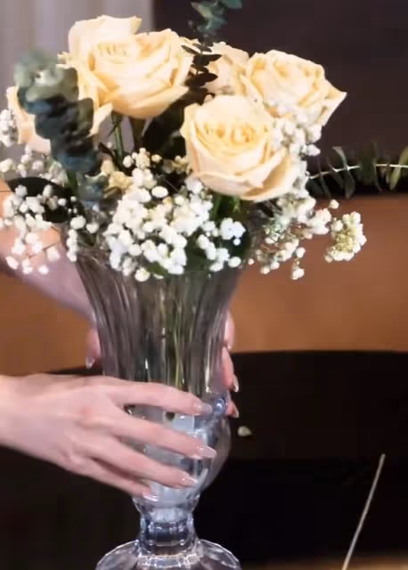 汪小菲老婆曬日常vlog,健身插花像名媛貴婦,穿睡衣拿著香檳飛奔