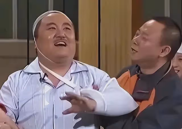 被判入獄至今仍在服刑！他搭檔馮鞏春晚爆紅，後卻成百萬詐騙犯