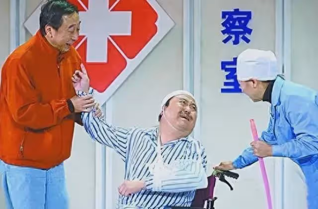 被判入獄至今仍在服刑！他搭檔馮鞏春晚爆紅，後卻成百萬詐騙犯