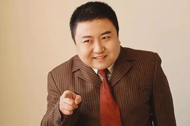 被判入獄至今仍在服刑！他搭檔馮鞏春晚爆紅，後卻成百萬詐騙犯