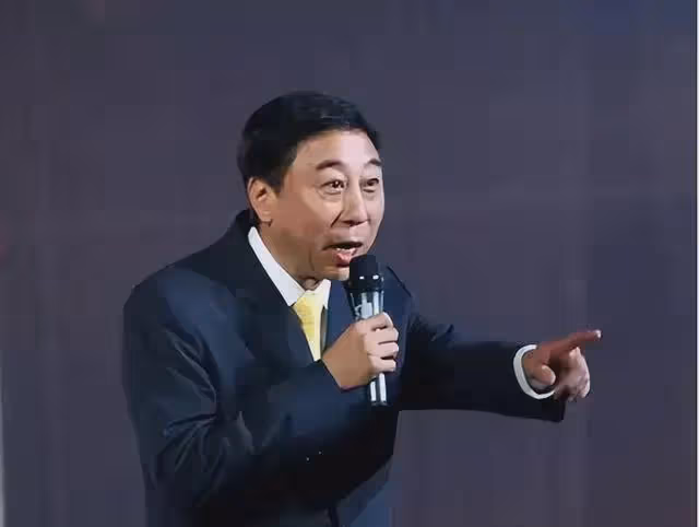 被判入獄至今仍在服刑！他搭檔馮鞏春晚爆紅，後卻成百萬詐騙犯