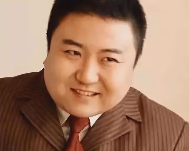 被判入獄至今仍在服刑！他搭檔馮鞏春晚爆紅，後卻成百萬詐騙犯