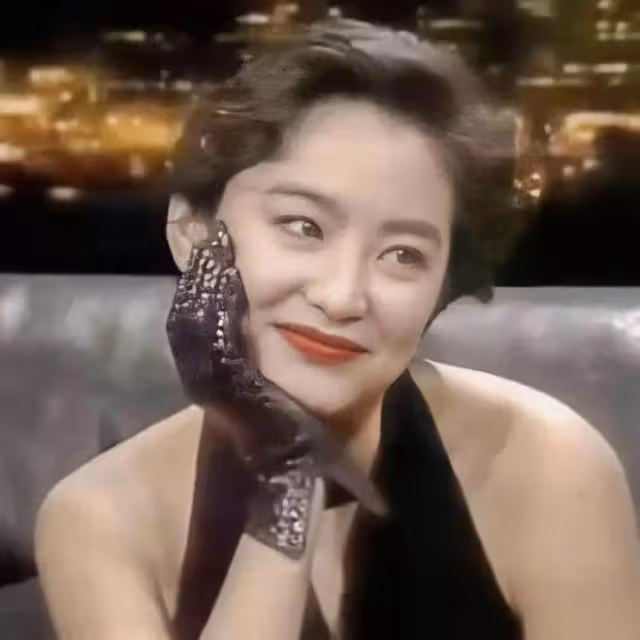 看了64歲鍾楚紅和44歲甘比的合照,才知道香港頂級美人的魅力