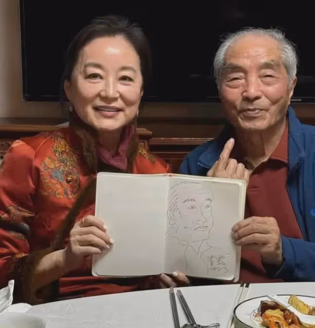 看了64歲鍾楚紅和44歲甘比的合照,才知道香港頂級美人的魅力