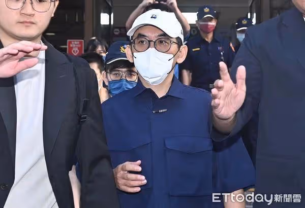 買不雅片大轉彎改口不認罪!黃子佼翻法條求免責,8/12再開庭