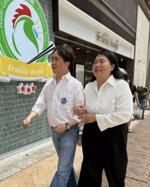 57歲港星又結第四任新歡?身形圓潤舉止親昵!男方與三任女友仍同居
