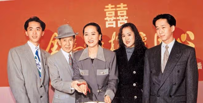 57歲港星又結第四任新歡?身形圓潤舉止親昵!男方與三任女友仍同居