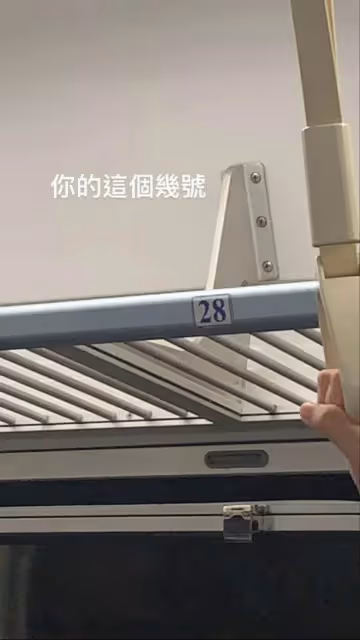 坐火車遇阿伯緊盯女乘客，她巧妙的用手機功能求助！網友感動：世界因妳而美好