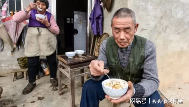 養子考上大學後，再也沒回來看過我們，昨天他突然回家跪在我面前