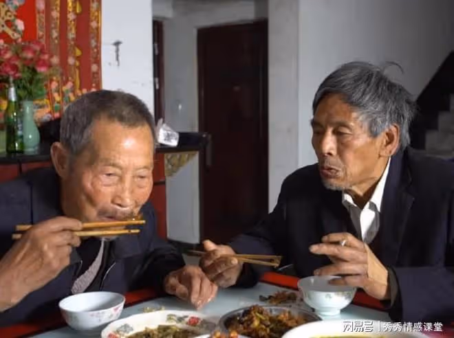 父親60大壽,兩個伯伯不請自來,張口要20萬!一氣之下我掀了桌子