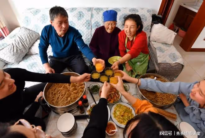 父親60大壽，兩個舅舅不請自來，張口要20萬！一氣之下我掀了桌子