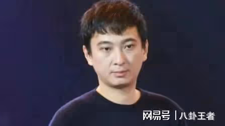 要榨乾21歲女友?王思聰回國後又被盯上？多次被拍到去成人用品店