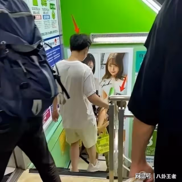 要榨乾21歲女友?王思聰回國後又被盯上？多次被拍到去成人用品店