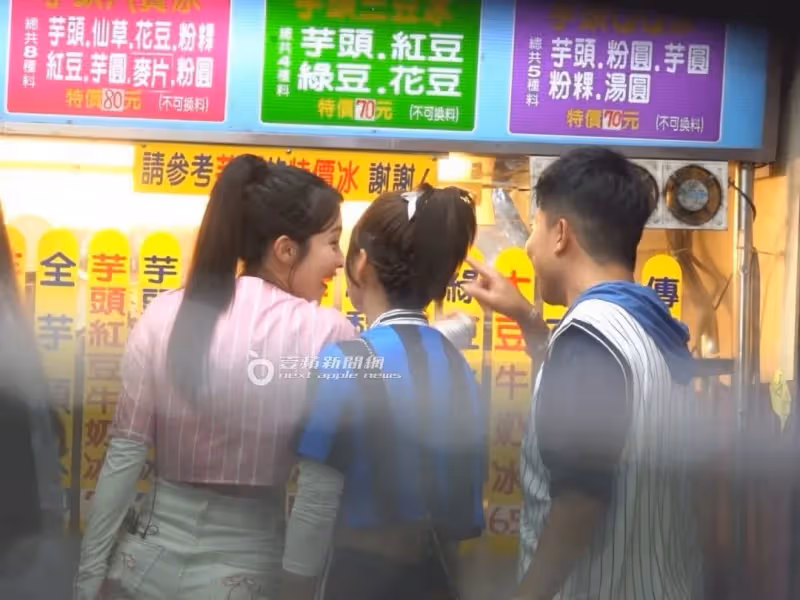 狗仔直擊｜林襄孤零零乾瞪眼！李多慧甜餵緋聞男　籃籃黏張立東公費戀愛
